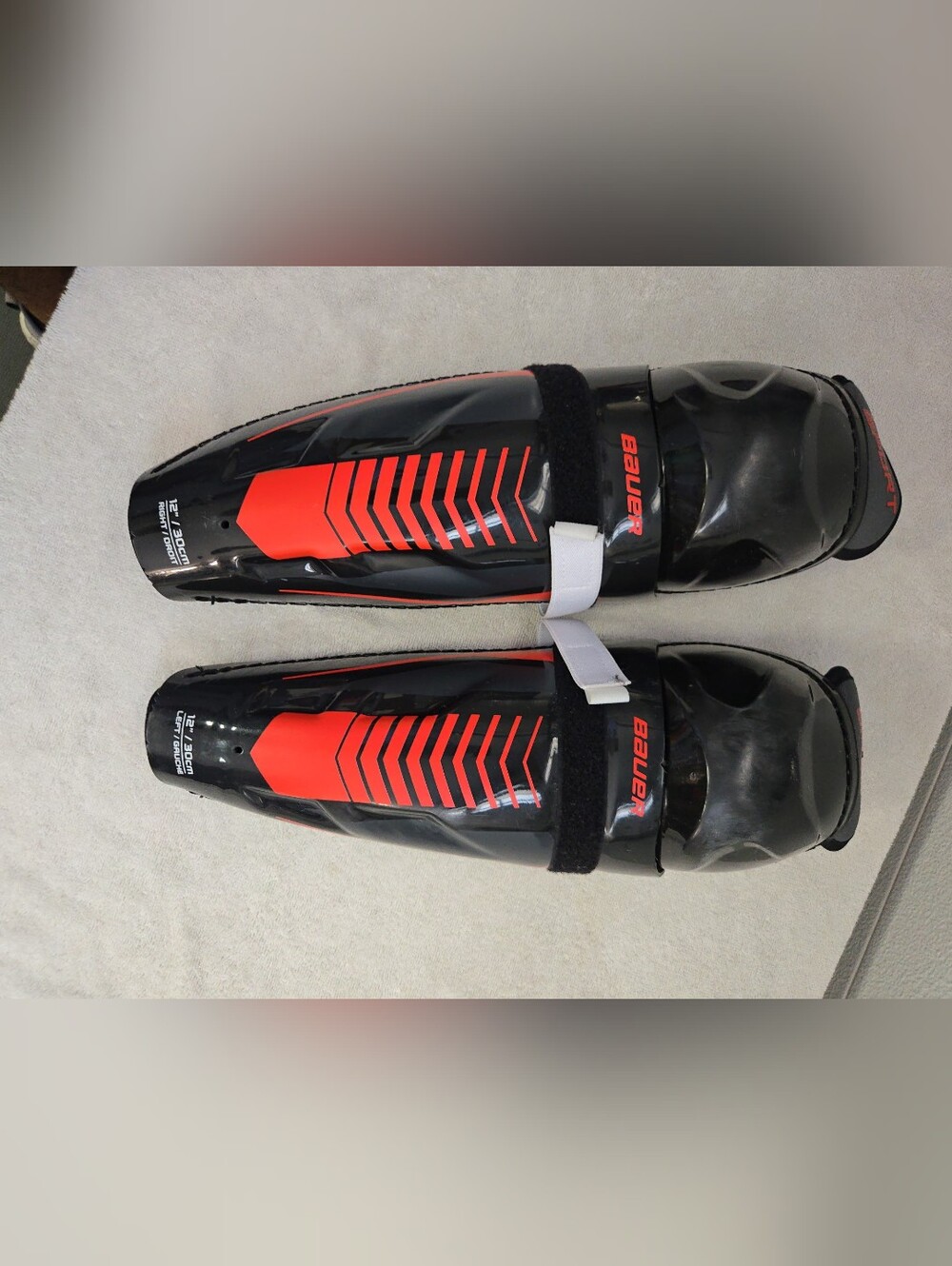🏒Bauer hockey shin guards are size 12" (30cm)🏒